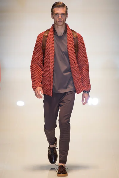 Look 27